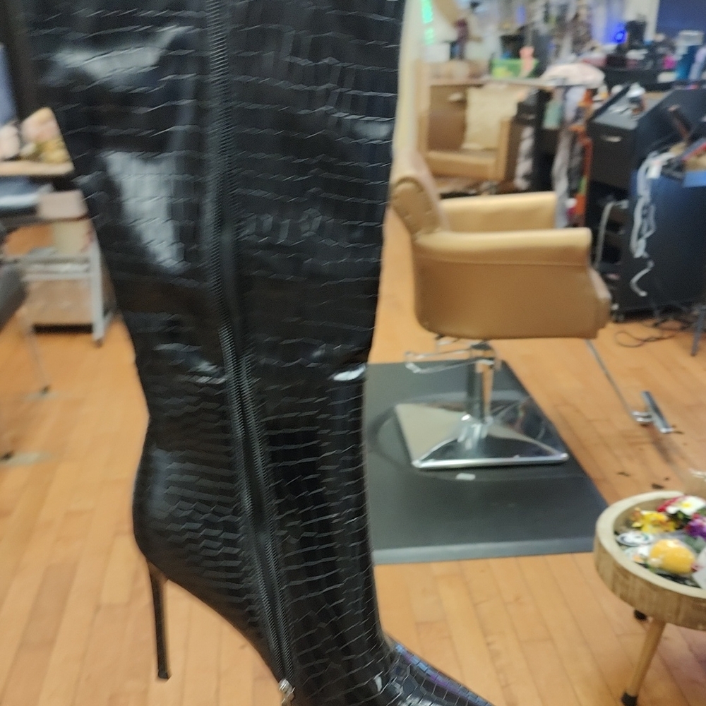 Black Croc-Embossed Pointed-Toe Stiletto Knee Boots - Women - Picture 4 of 5